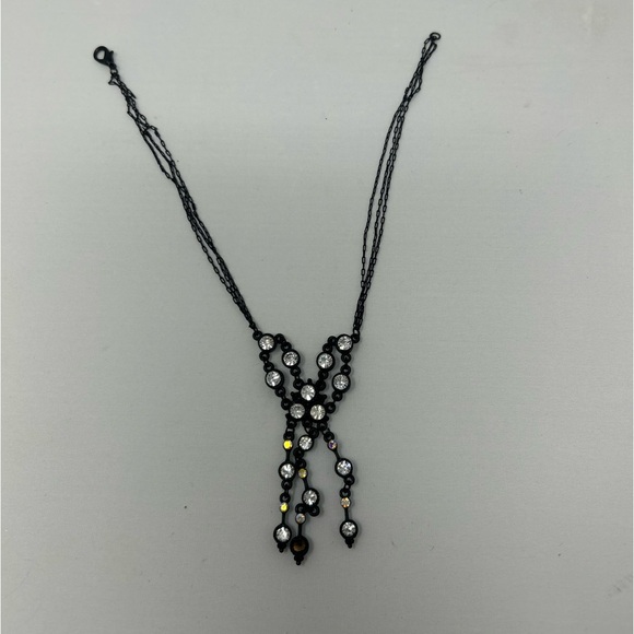 Midnight Elegance: Faux Diamond Black Necklace - Picture 2 of 4